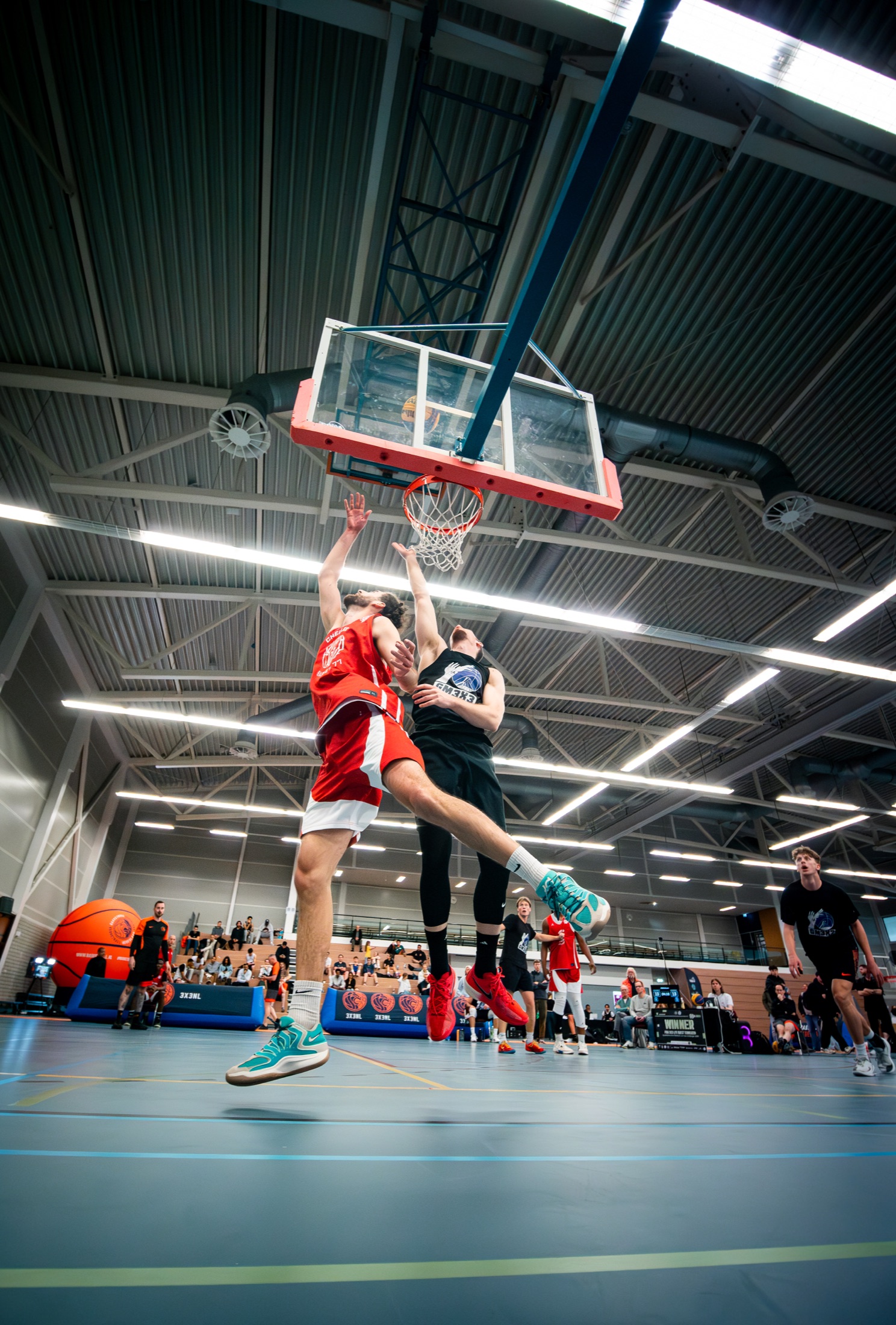 Dynamische basketballfotografie voor de Nederlandse Basketball Bond